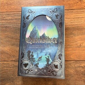 The BÜCHER BUCHSE special edition of Quicksilver by Callie Hart (in GERMAN).